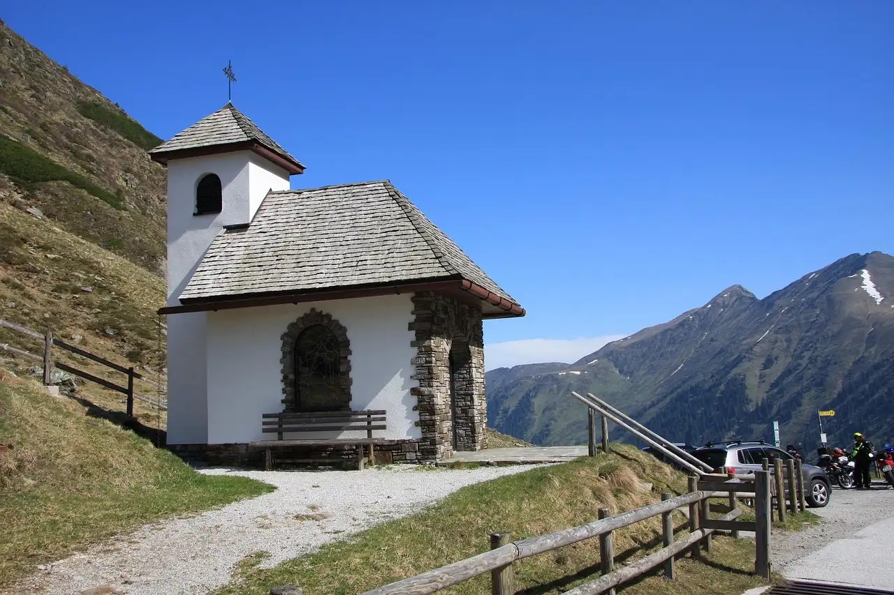 Metal Roofing Panels: Durable, Efficient Solutions